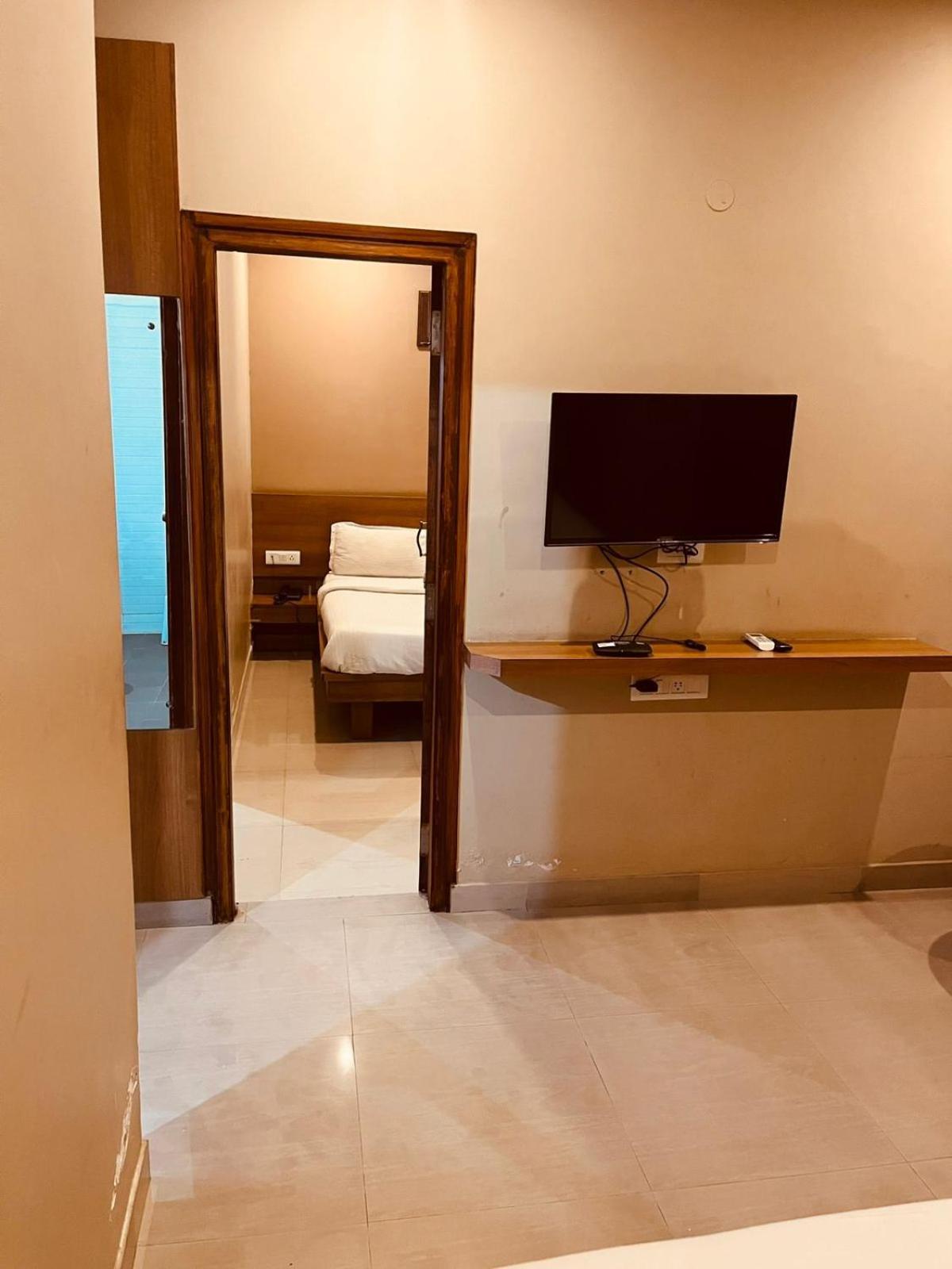 Samasth Rooms And Suits Mysore Buitenkant foto
