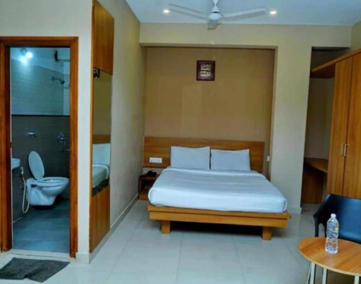 Samasth Rooms And Suits Mysore Buitenkant foto