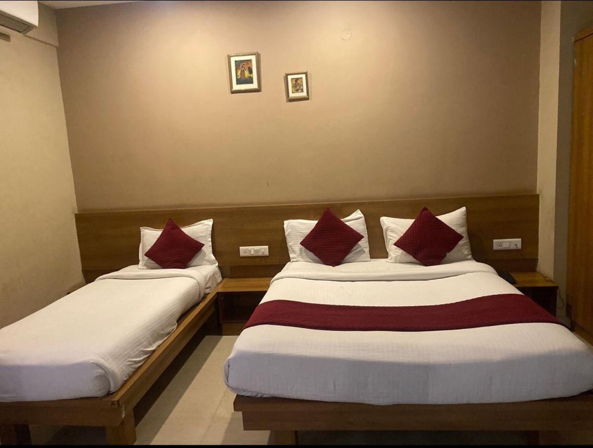 Samasth Rooms And Suits Mysore Buitenkant foto
