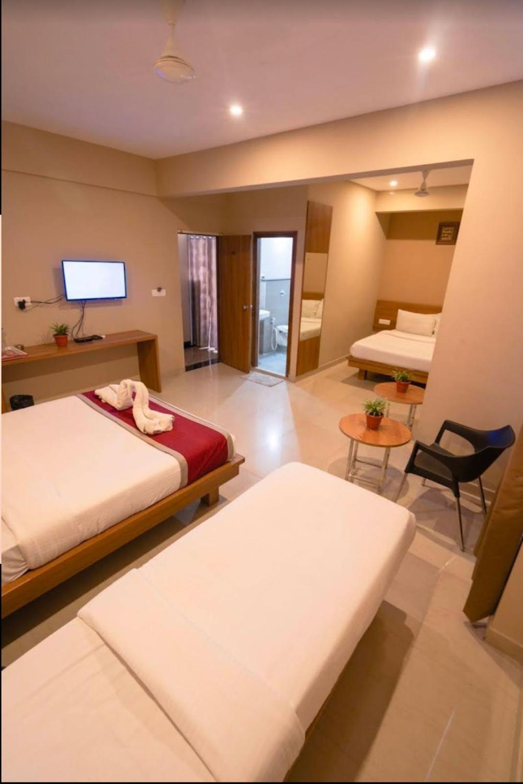Samasth Rooms And Suits Mysore Buitenkant foto
