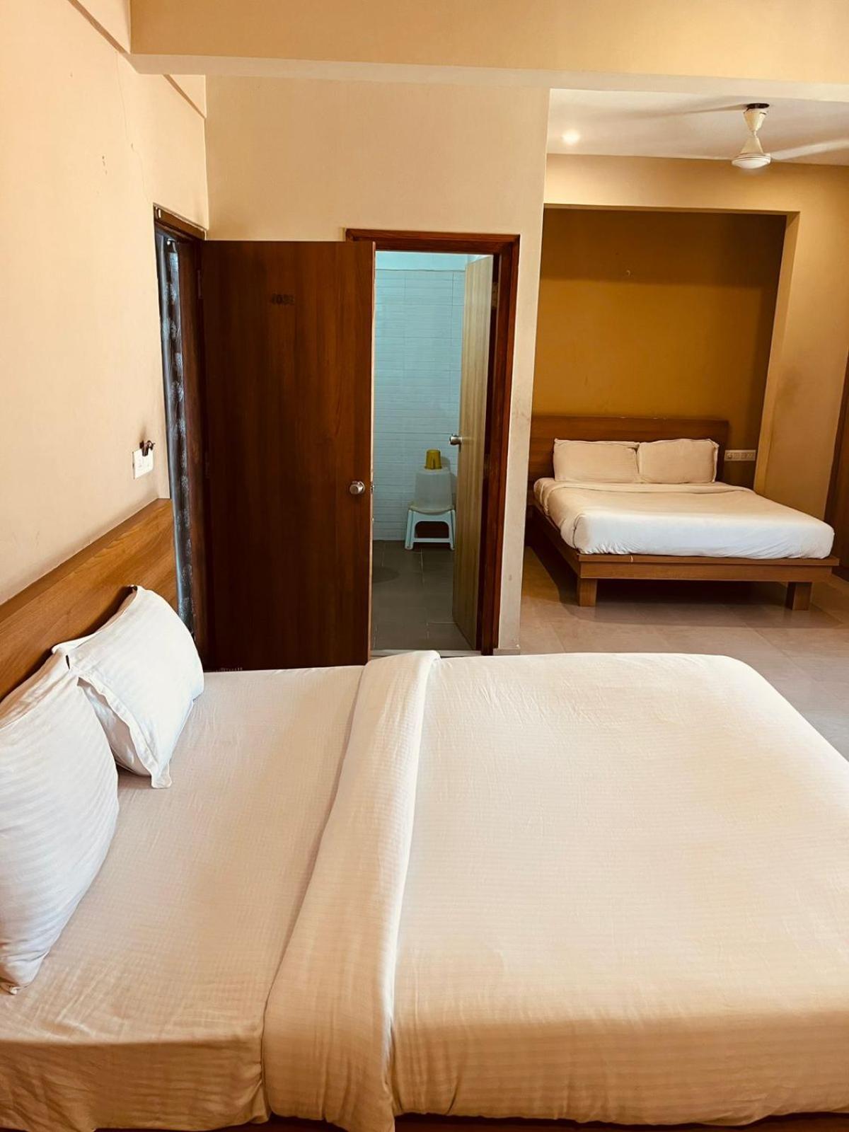 Samasth Rooms And Suits Mysore Buitenkant foto