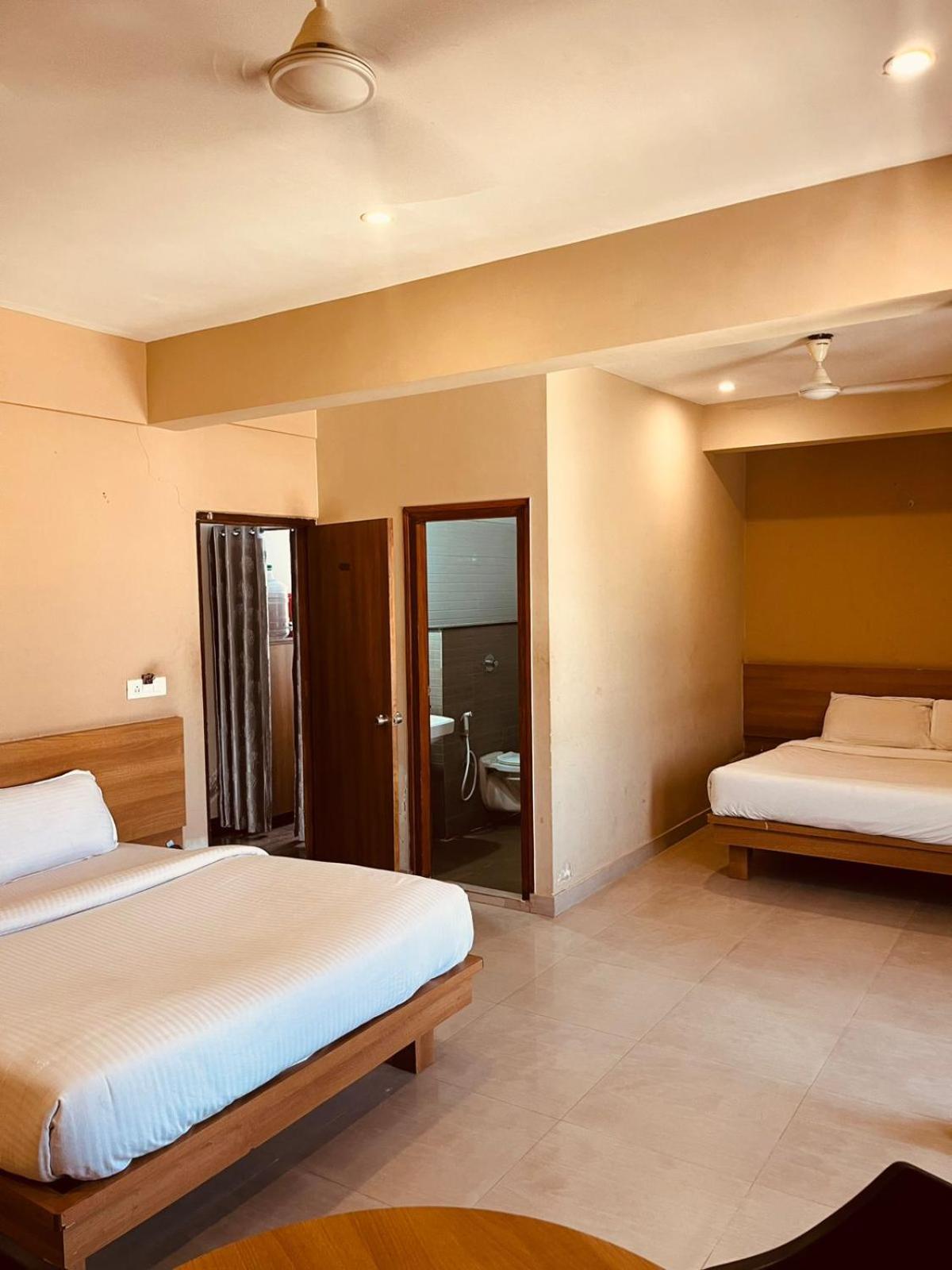 Samasth Rooms And Suits Mysore Buitenkant foto