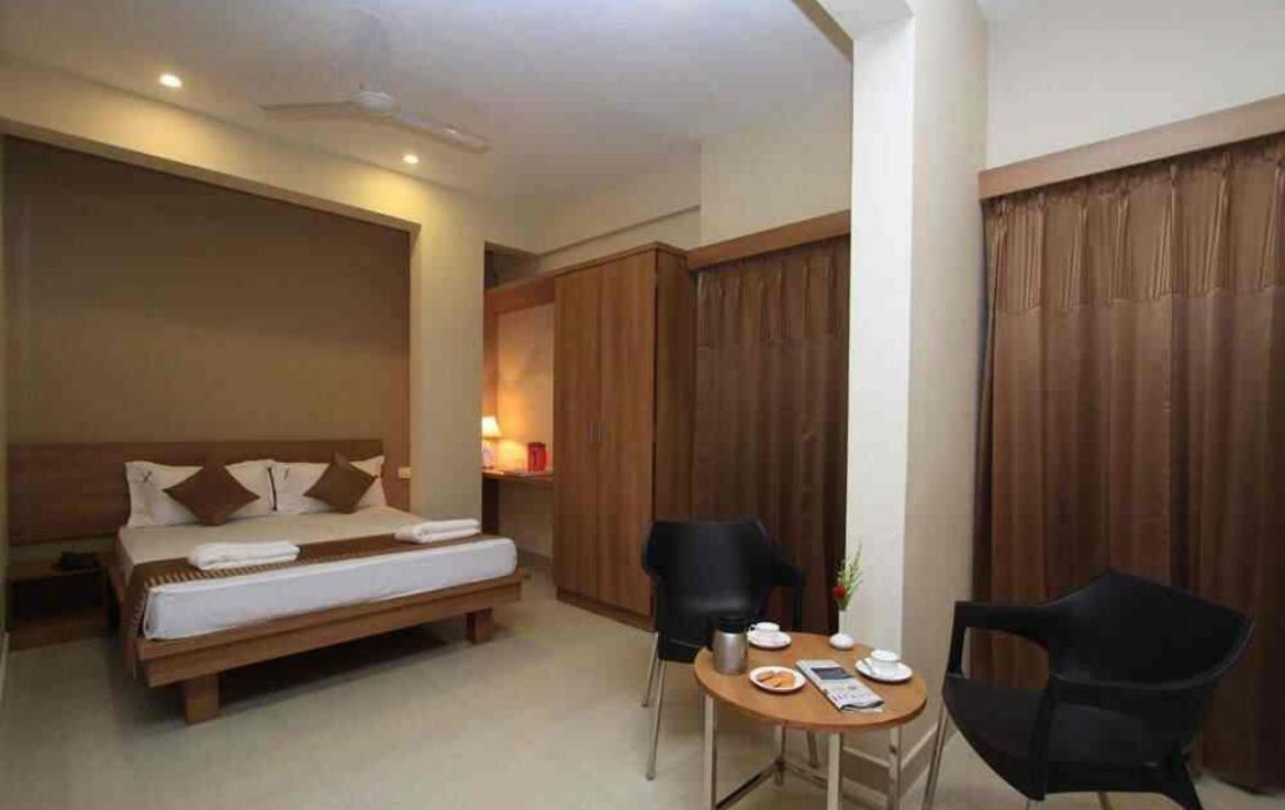 Samasth Rooms And Suits Mysore Buitenkant foto