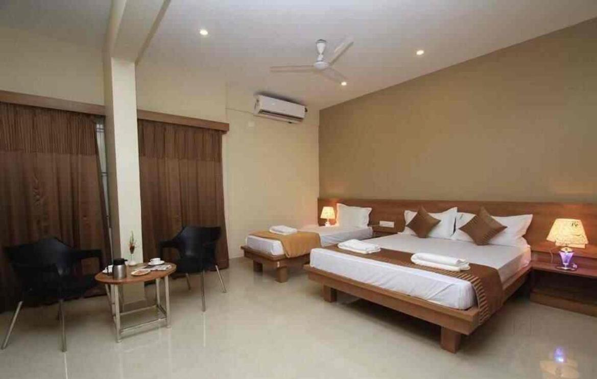 Samasth Rooms And Suits Mysore Buitenkant foto