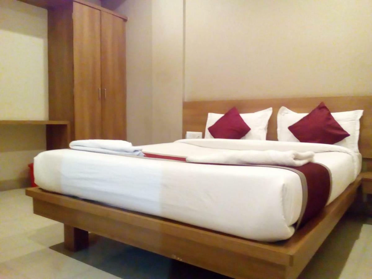 Samasth Rooms And Suits Mysore Buitenkant foto