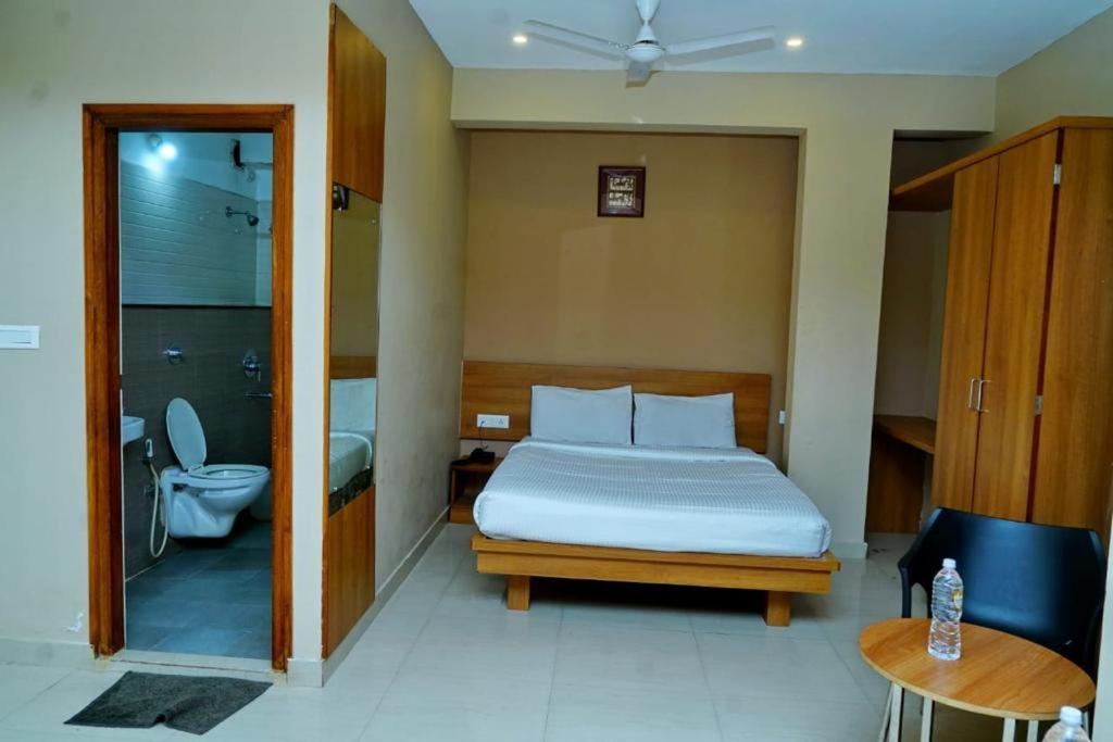 Samasth Rooms And Suits Mysore Buitenkant foto