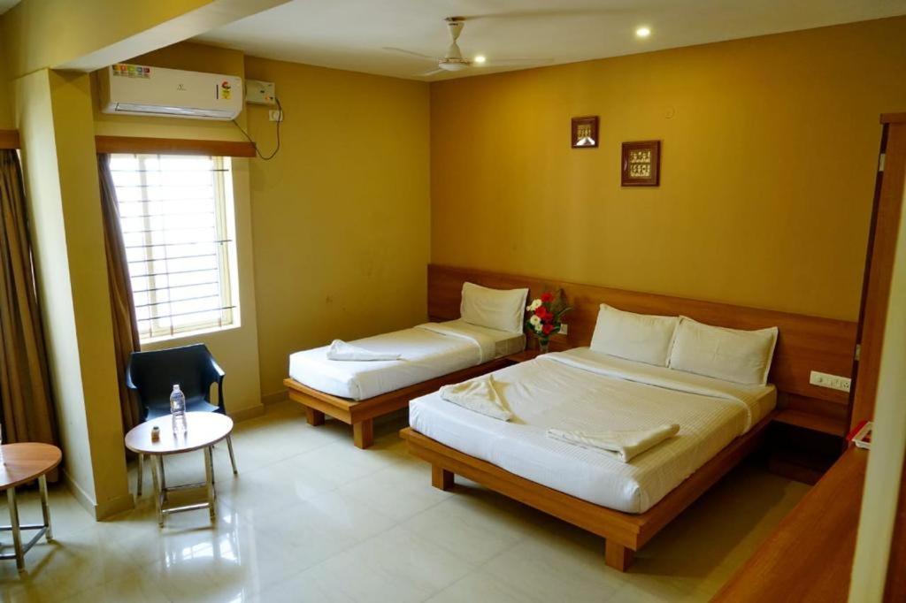Samasth Rooms And Suits Mysore Buitenkant foto